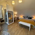 Nathalie לינה וארוחת בוקר